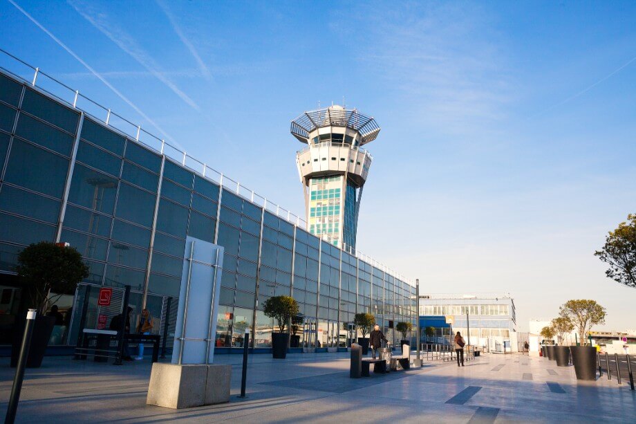 Pourquoi choisir une navette aéroport pour vos trajets depuis l’Île-de-France ?